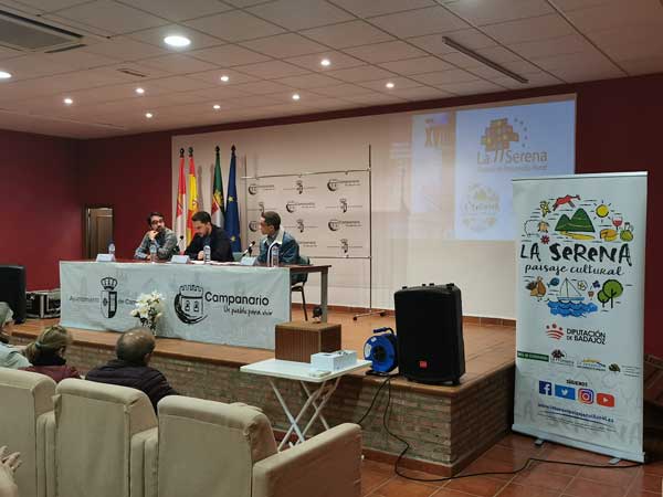 Más de 40 personas en la presentación de la obra ganadora de los XVIII Premios a la Investigación y la Creación